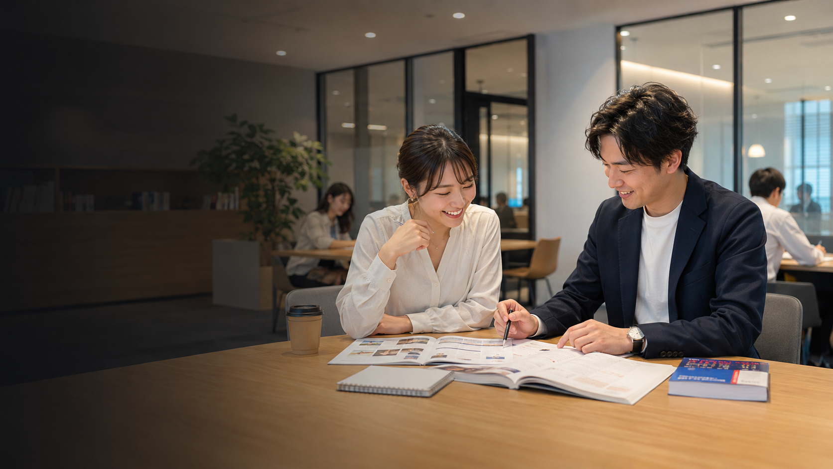語学スクール講座分級、検定成果と AI検索可視性コンテンツ最適化イメージ
